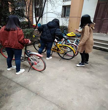 1521084394620174.jpg 说明: C:\Users\lenovo\Desktop\2018年雷锋月活动\留主美好单车时代\活动照片\753b7ad4d01564f8.jpg