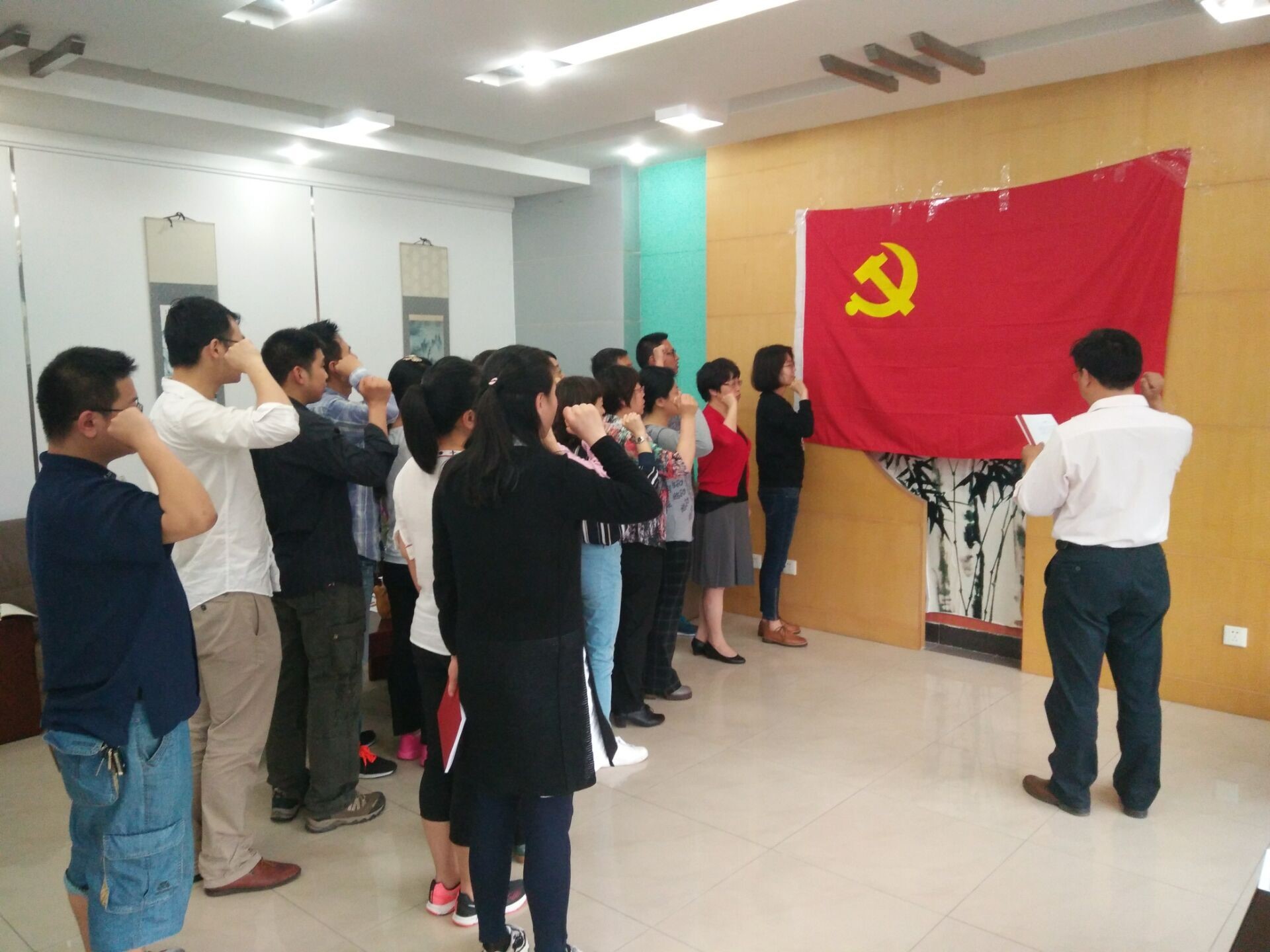 1494985682535745.jpg 2017.5月主题党日活动.jpg